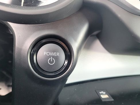 Used 2025 Toyota Sienna XLE image 20