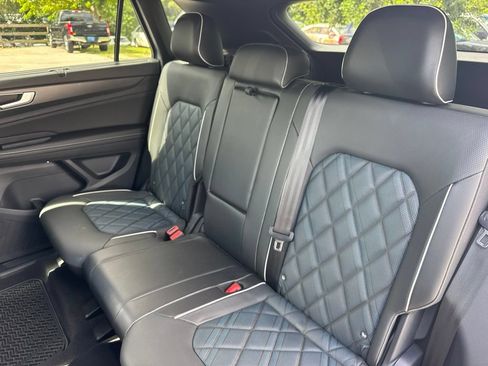 Used 2024 Volkswagen Atlas Cross Sport SEL Premium R-Line AWD/4WD image 11