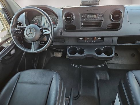 Used 2025 Mercedes-Benz Sprinter 2500 image 19