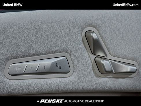 Used 2024 BMW iX xDrive50 w/ Premium Package AWD/4WD image 4