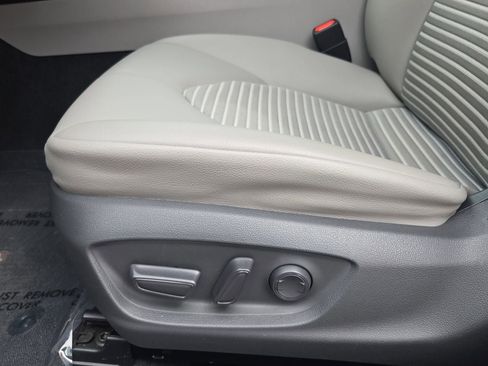 Used 2020 Toyota Camry SE w/ Carpet Mat Package FWD image 28