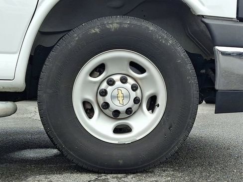 Certified 2024 Chevrolet Express 2500 Work Van w/ Driver Convenience Package image 8