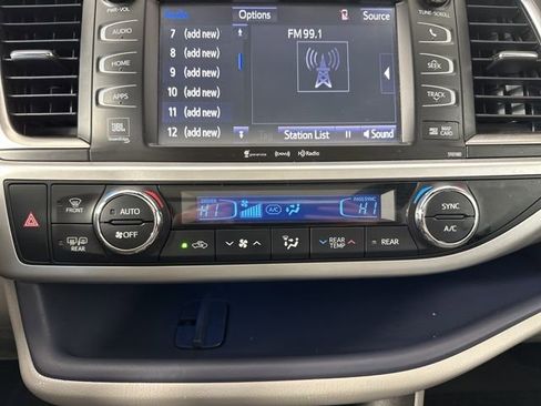 Used 2018 Toyota Highlander Limited Platinum image 19
