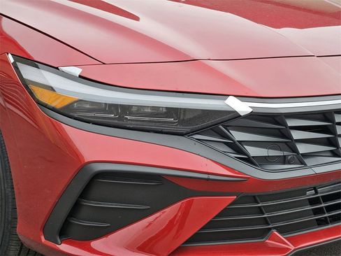 New 2025 Hyundai Elantra SE image 8