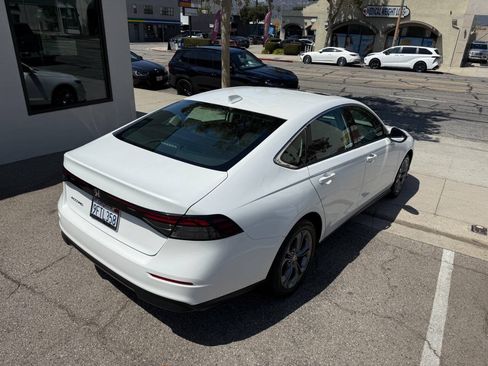 Used 2023 Honda Accord EX image 16