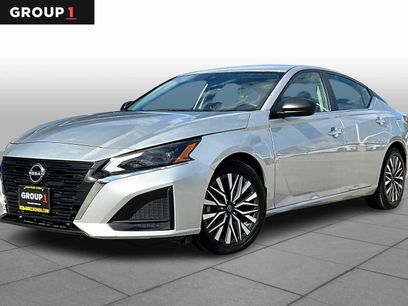 Used 2024 Nissan Altima 2.5 SV