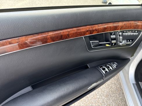 Used 2009 Mercedes-Benz S 550 4MATIC image 7