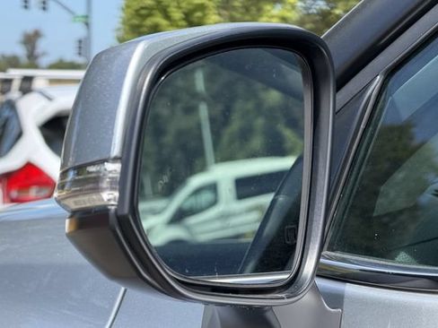Used 2023 Toyota Highlander XLE FWD image 47