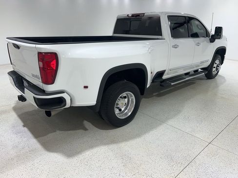 Used 2024 Chevrolet Silverado 3500 High Country AWD/4WD image 4