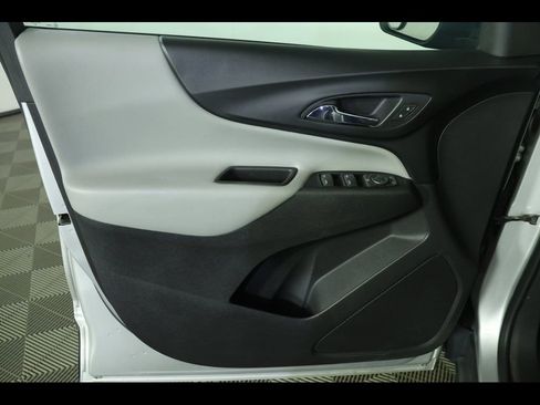 Used 2019 Chevrolet Equinox LS w/ LS Convenience Package image 16