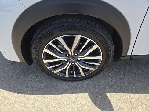 Used 2024 Nissan Kicks SR w/ SR Premium Package FWD image 27