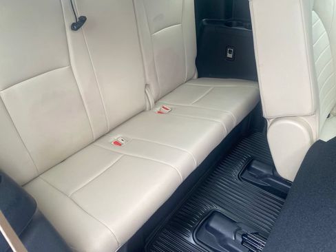 Used 2020 Toyota Highlander XLE AWD/4WD image 28