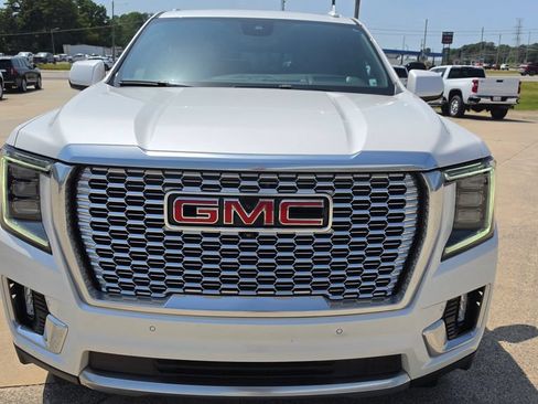 Used 2023 GMC Yukon Denali w/ Denali Reserve Package AWD/4WD image 2