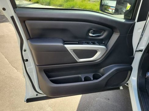 Used 2024 Nissan Titan 2WD Crew Cab image 15
