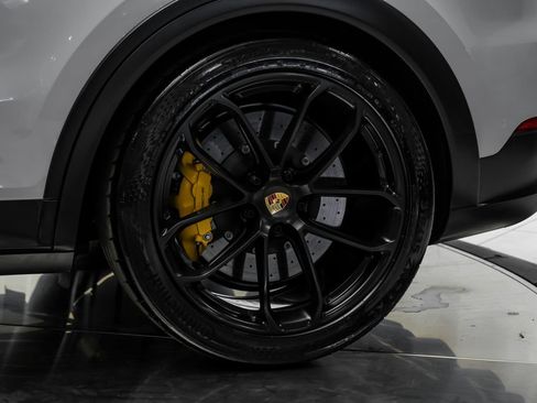 Used 2024 Porsche Cayenne Turbo GT AWD/4WD image 69