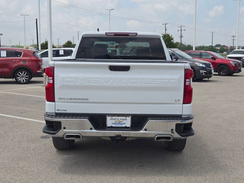 Used 2023 Chevrolet Silverado 1500 LT w/ Z71 Off-Road Package AWD/4WD image 4