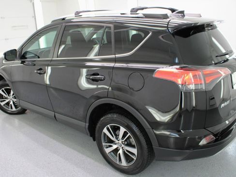 Used 2017 Toyota RAV4 XLE FWD image 30