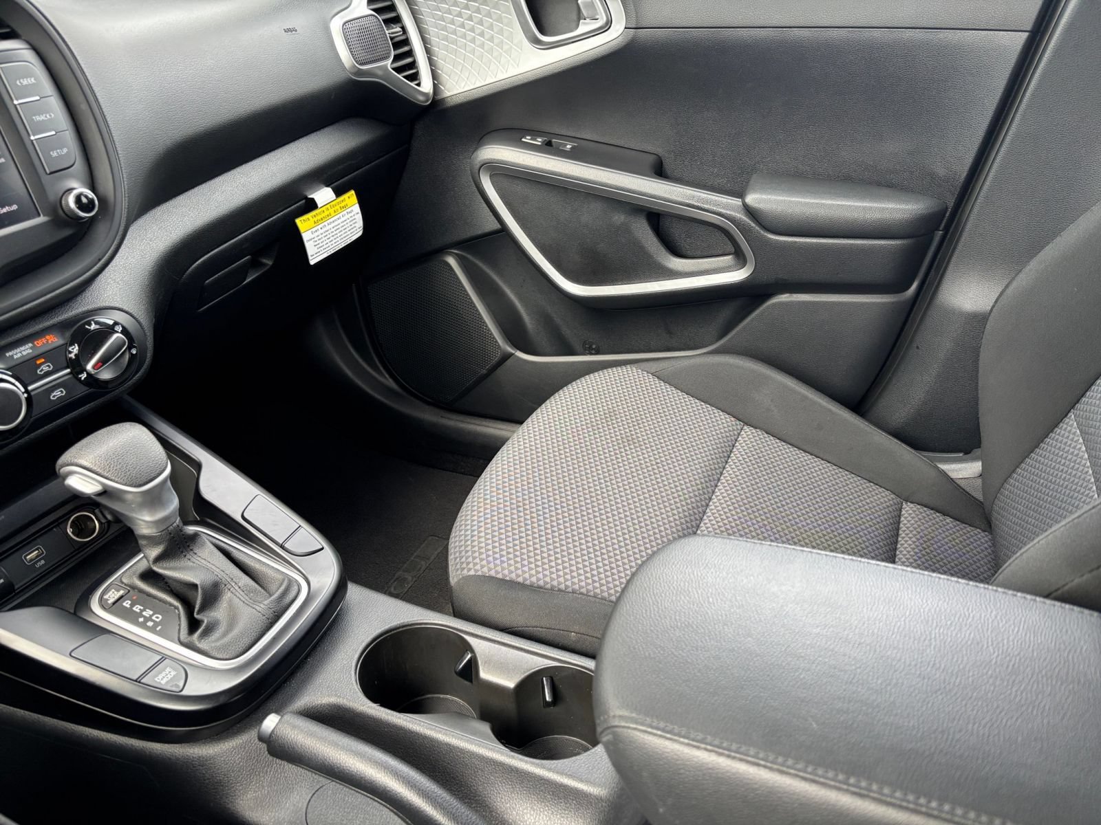 Used 2025 Kia Soul LX w/ LX Technology Package FWD image 38