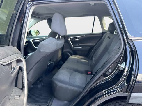 Used 2019 Toyota RAV4 XLE AWD/4WD image 14