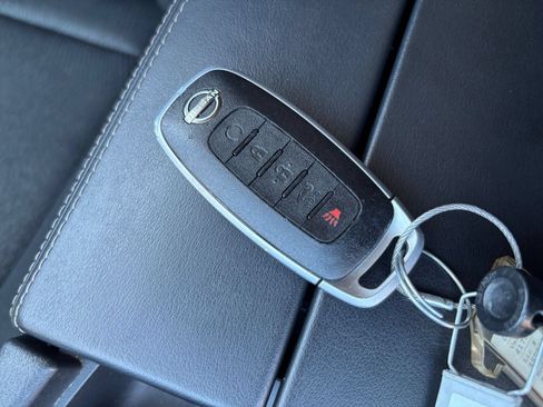 Used 2025 Nissan Rogue SV FWD image 21