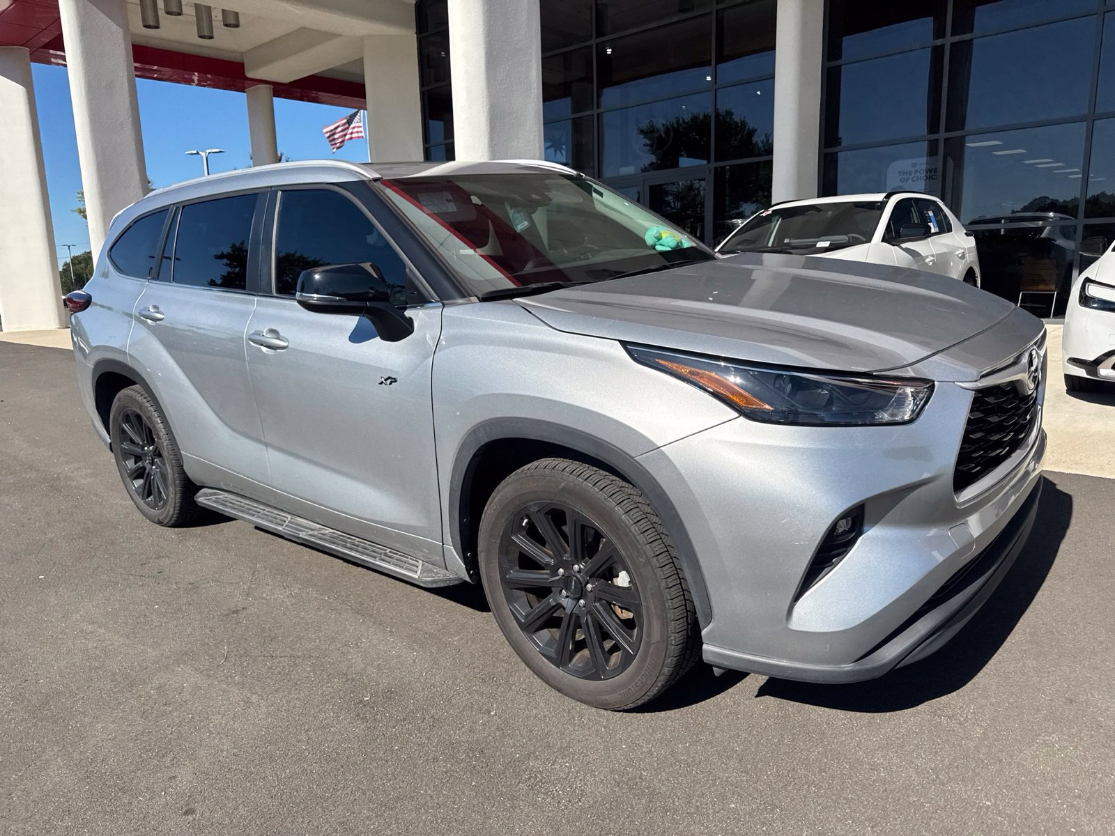 Used 2023 Toyota Highlander XLE FWD image 22
