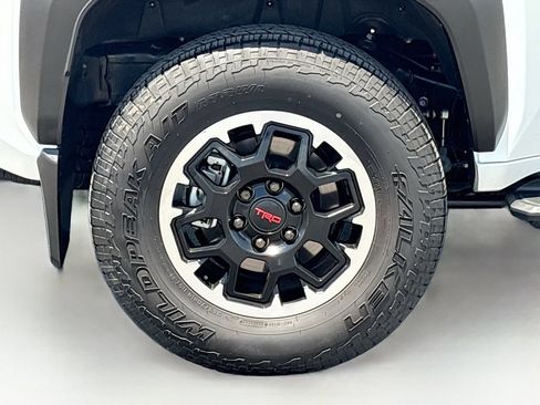 Used 2025 Toyota 4Runner TRD Off-Road Premium AWD/4WD image 32