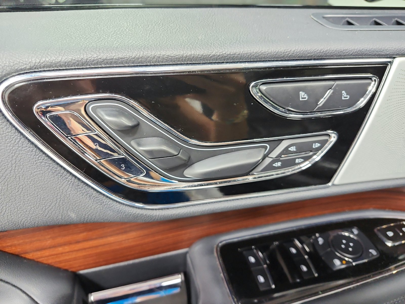Used 2023 Lincoln Navigator Reserve AWD/4WD image 11
