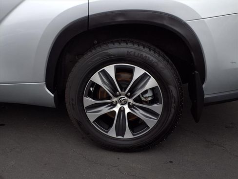 Certified 2023 Toyota Highlander XLE image 4