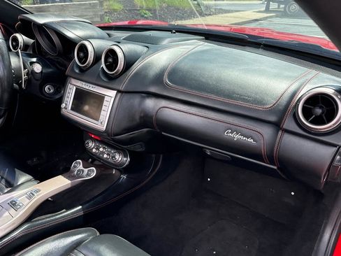 Used 2013 Ferrari California RWD image 21