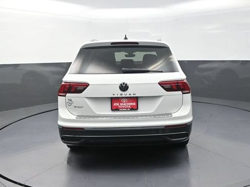 Used 2022 Volkswagen Tiguan SE w/ Panoramic Sunroof Package FWD image 7