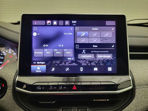 Used 2023 Jeep Compass Sport image 7