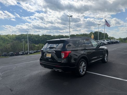 Certified 2021 Ford Explorer XLT w/ Equipment Group 202A AWD/4WD image 5