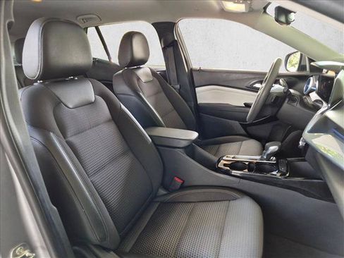 Used 2024 Chevrolet Trax LT FWD image 17