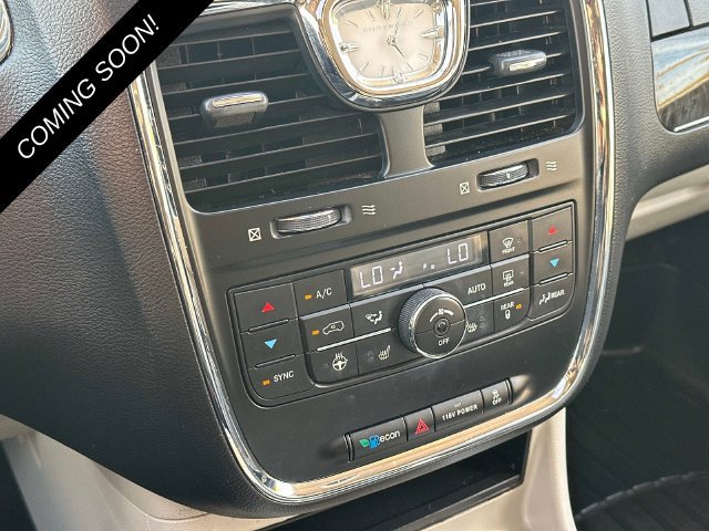 Used 2016 Chrysler Town & Country Touring-L FWD image 29