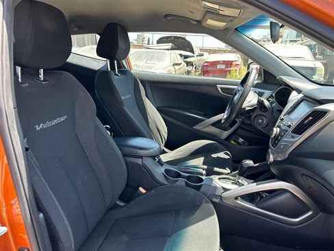 Used 2017 Hyundai Veloster FWD image 25