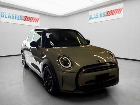 Used 2023 MINI Cooper 4-Door Hardtop image 1