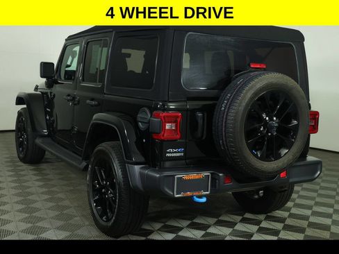 Used 2022 Jeep Wrangler Unlimited Sahara w/ Cold Weather Group AWD/4WD image 5