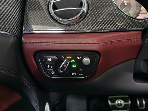 Used 2022 Bentley Bentayga AWD/4WD image 39