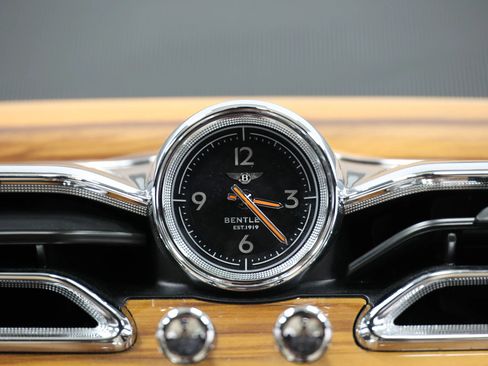 Used 2023 Bentley Bentayga Extended Wheelbase AWD/4WD image 39