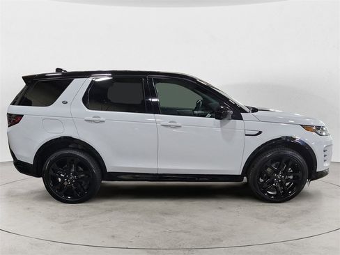 New 2025 Land Rover Discovery Sport Dynamic SE image 6