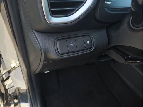 Certified 2025 Hyundai Venue SEL FWD image 21
