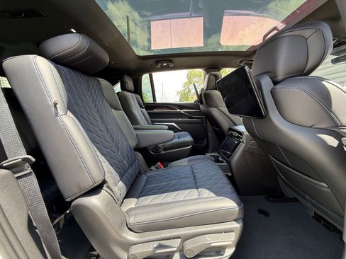 Used 2026 Cadillac Escalade IQ Sport 1 w/ LPO, ONYX Package AWD/4WD image 35
