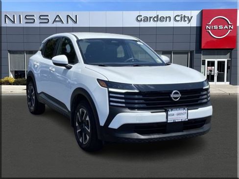 Certified 2025 Nissan Kicks SV AWD/4WD image 1