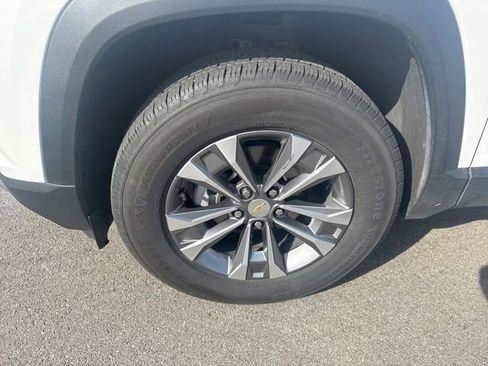 Used 2025 Chevrolet Equinox LT image 9