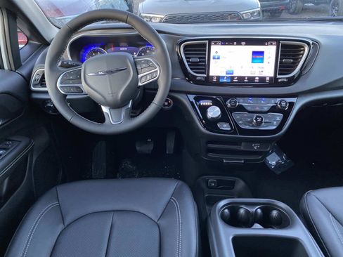 New 2026 Chrysler Voyager LX image 8