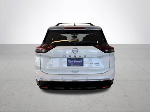 New 2026 Nissan Rogue Platinum image 8