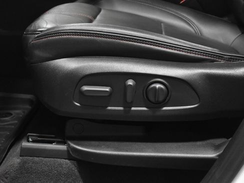 Used 2022 Chevrolet Traverse RS FWD image 9