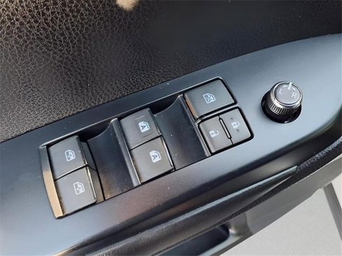 Used 2019 Toyota Highlander SE image 20