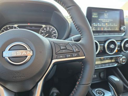 Used 2025 Nissan Sentra SR w/ SR Premium Package image 31