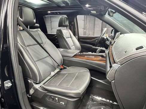Used 2022 Cadillac Escalade ESV Premium Luxury AWD/4WD image 8